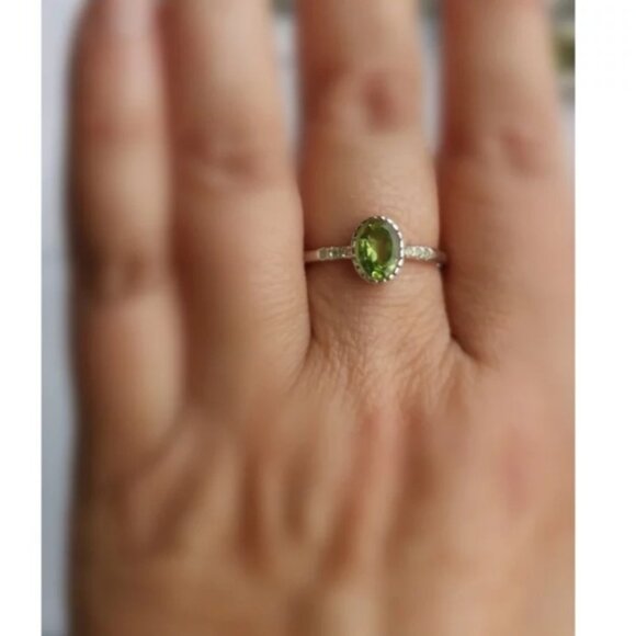 New sterling silver Peridot gemstone ring size 9 - Picture 8 of 9